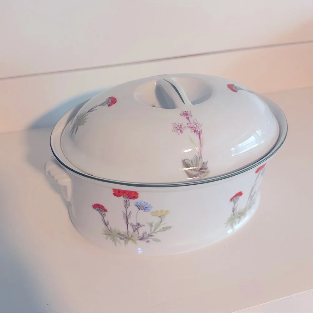 𝅺Louis Lourioux, Wild Flower 1 qt. Oval covered casserole
